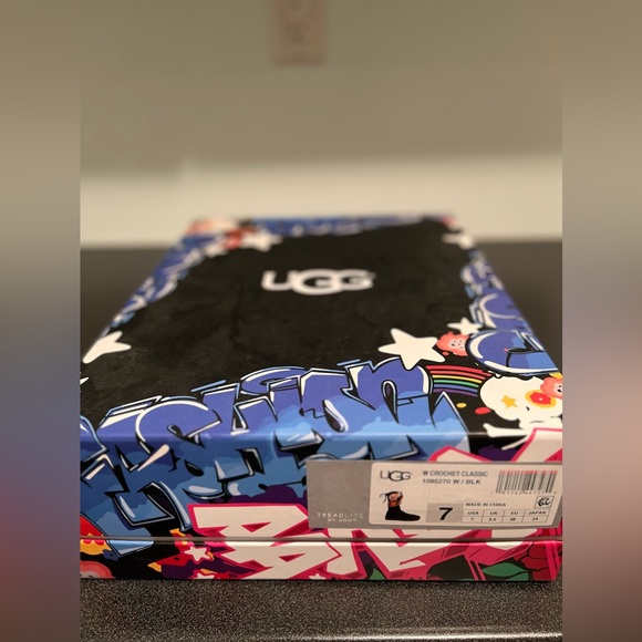 Ugg NEW Flowers Crochet boots - Picture 5 of 5